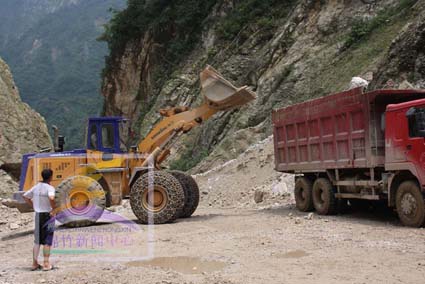 某乡人口4000人_堰塞湖吞噬道路 清平乡4000人与外界隔绝(2)